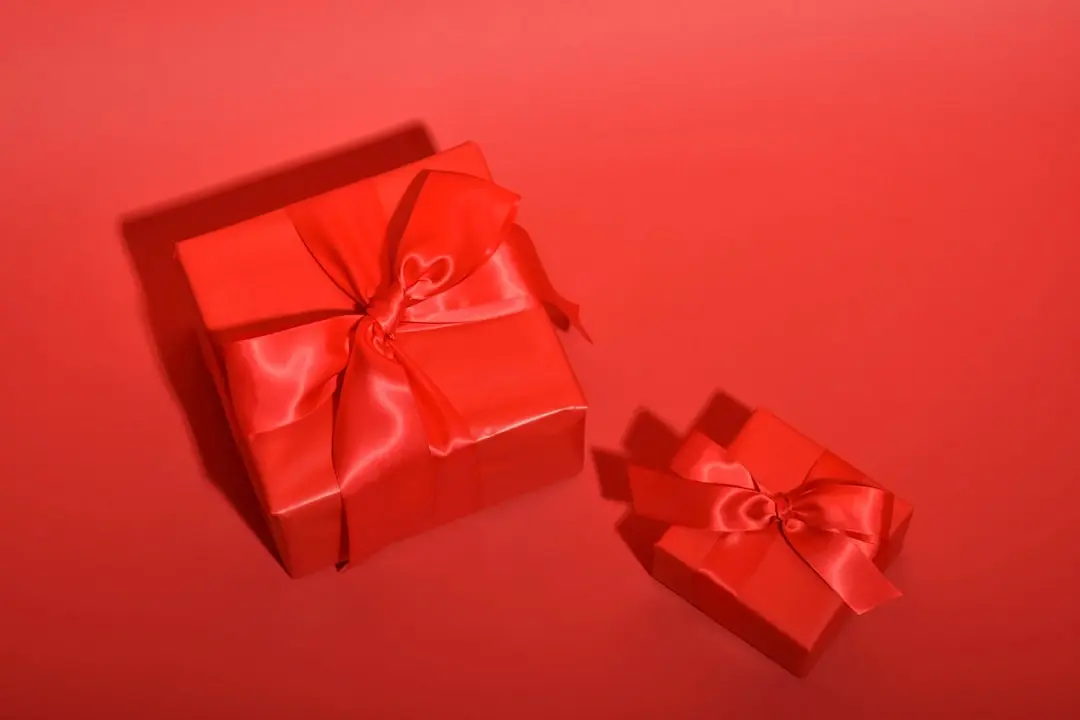 Wrapped gift box with ribbon, representing a real physical gift sent through a dating platform